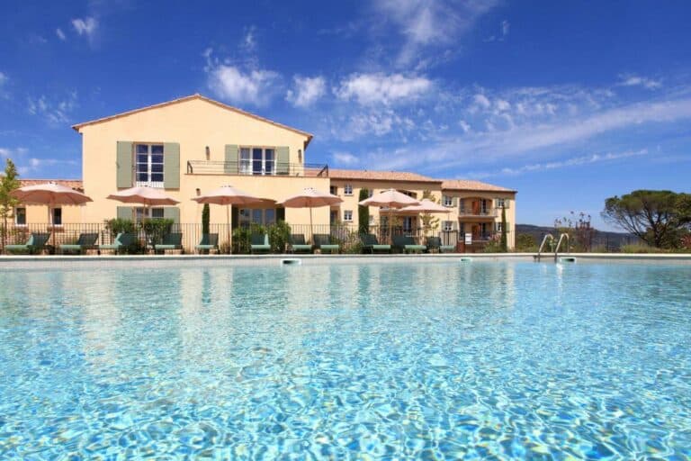 Wir passen unsere Preise an. Hotelkomplex Perfekt für 2 Reisende Les Domaines de Saint Endreol Golf & Spa Resort 1