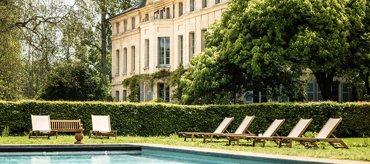 Отели с бассейном для расслабляющих выходных у ворот Парижа
