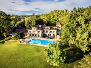 Luxury and oenology: 15 5-star hotels in the heart of the French vineyards